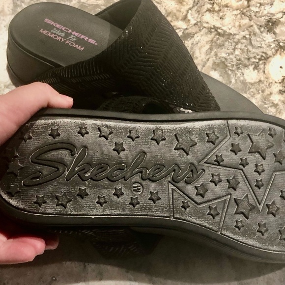 Sketchers comfort slide flip flops with wedge heel. Made for proper posture. - Picture 4 of 6